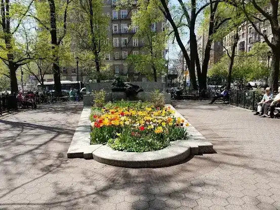 Straus Park