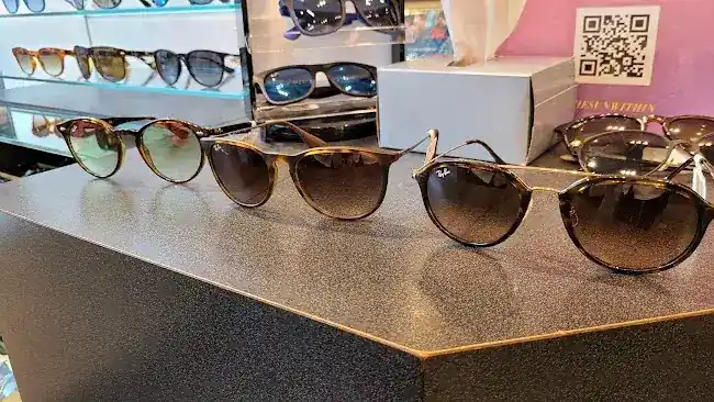 Sunglass Hut