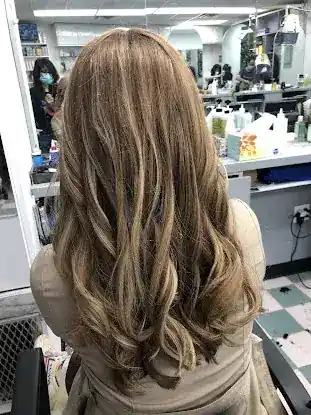 Sunny City Beauty Salon (名发城）