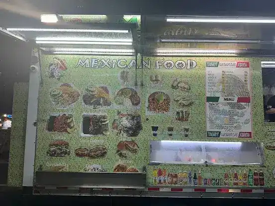 Tacos y Quesadillas