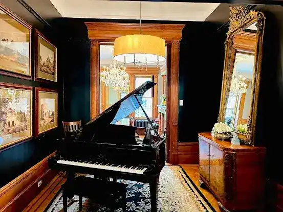 The Brownstone | Haus der Musik