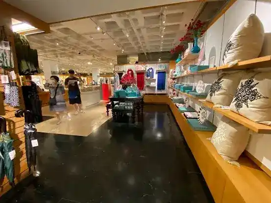 The Met Store