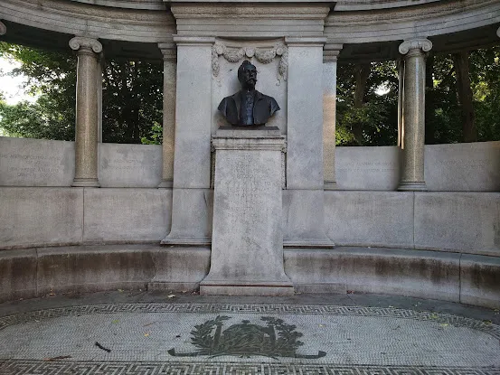 The Richard Morris Hunt Memorial