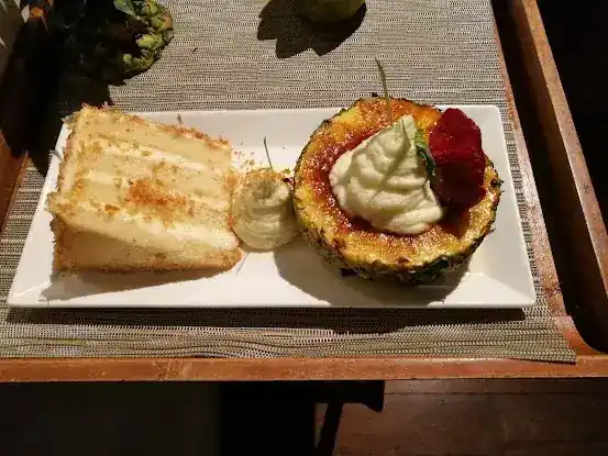 Tommy Bahama Restaurant, Bar & Store