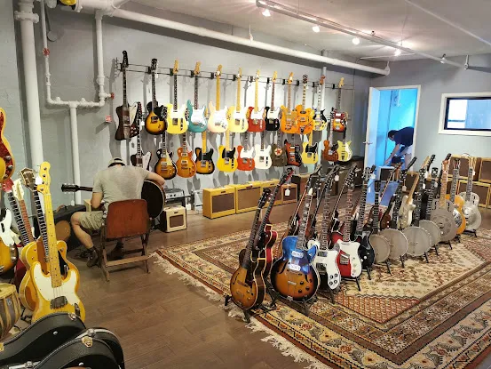 TR Crandall Guitars