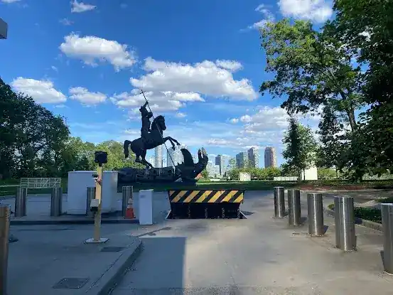 UN Gift Garden - "Good Defeats Evil"