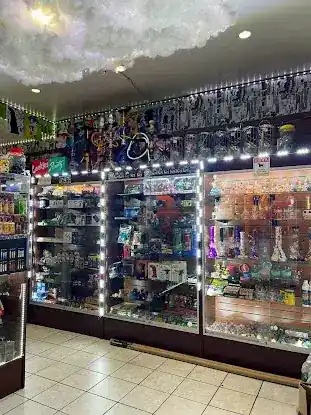 Vape Blvd /Next door Minimart/Groceries/beer/vapes
