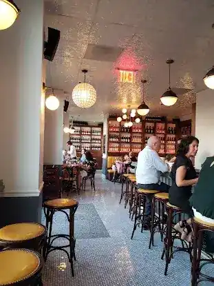 Vin Sur Vingt Wine Bar - Riverside Blvd