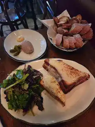 Vin Sur Vingt Wine Bar - Upper West Side