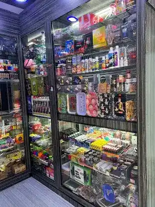 W 100 variety store