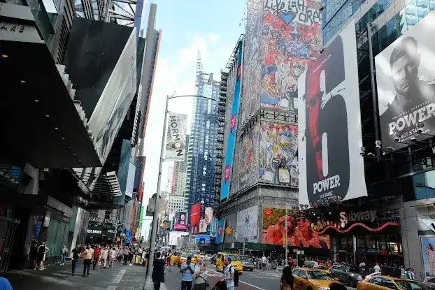 W 42nd St & 7th Ave