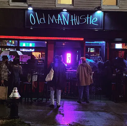 WILLIAMSBURG COMEDY CLUB