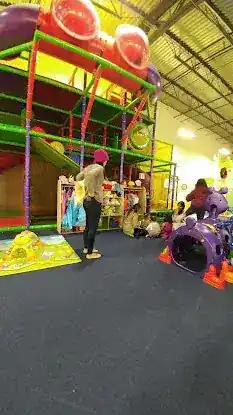 Wonderland Play and Party