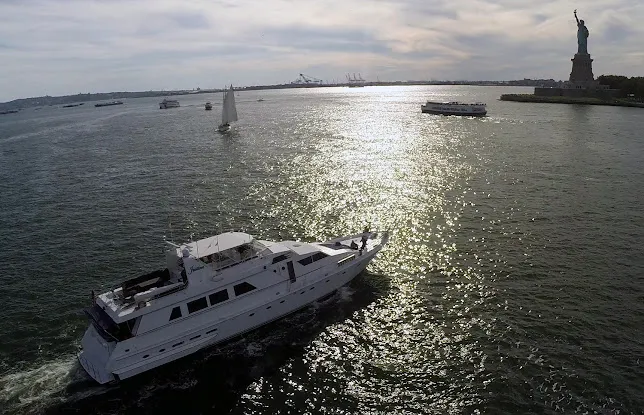 YACHT JUSTINE