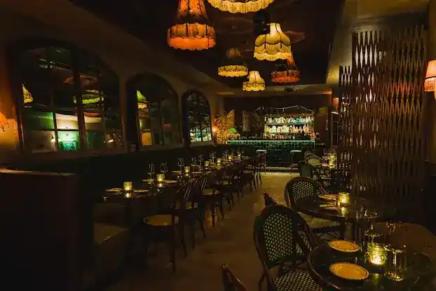 Ye's Apothecary 夜莺
